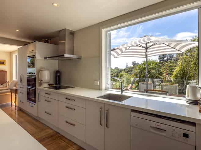 76 Hill Road, Palm Beach