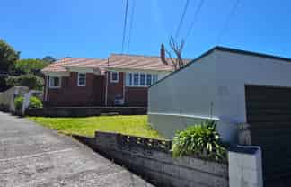 18 Wavell Street, Karori