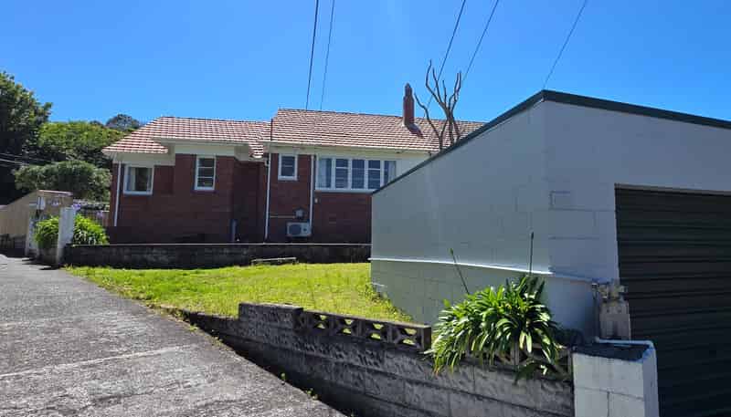 18 Wavell Street, Karori