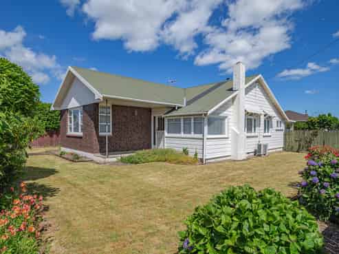 16 Seddon Street, Levin