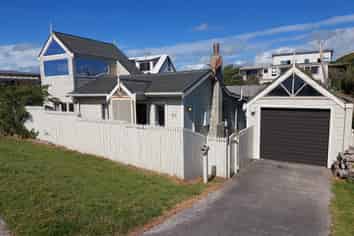 92 Marine Parade, Otaki Beach