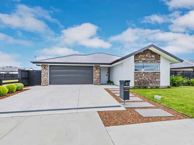 4 Monte Crescent, LINCOLN