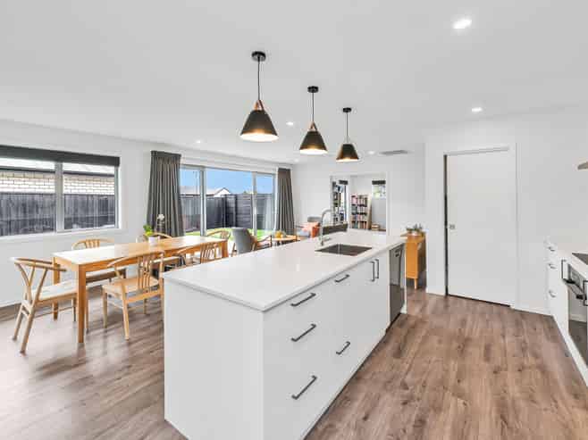 4 Monte Crescent, LINCOLN