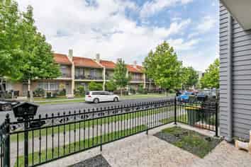 2/44 Carlos Drive, Flat Bush