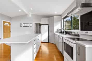 36 Thornlow Street, Glendene