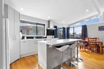 36 Thornlow Street, Glendene