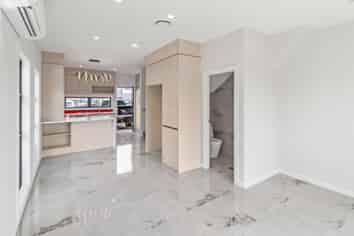 1/1 Sandra Ave, Otara