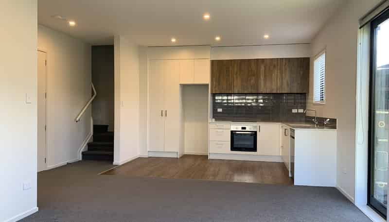 70 Glidepath Road, Hobsonville