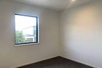 70 Glidepath Road, Hobsonville