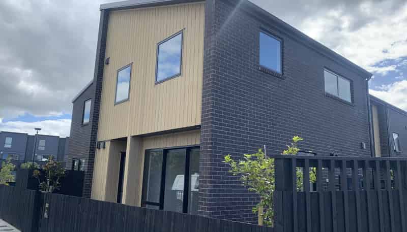 70 Glidepath Road, Hobsonville