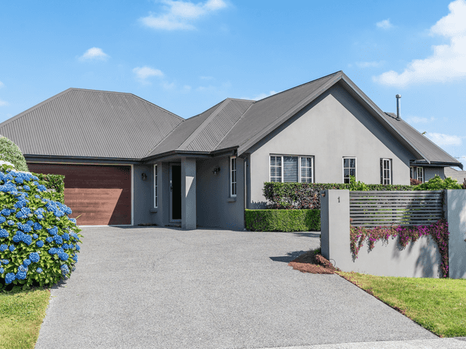 1 Westbury Mews, Huntington