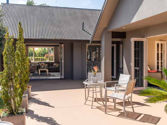 1 Westbury Mews, Huntington