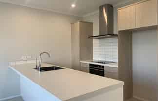 3/2 Rangitamiro Place, Hobsonville