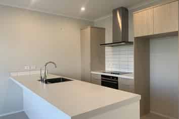 3/2 Rangitamiro Place, Hobsonville