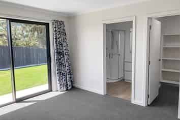 44 Geoff Geering Dr, Netherby