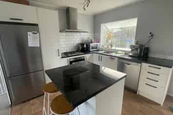 16 Evesham Place, Newlands