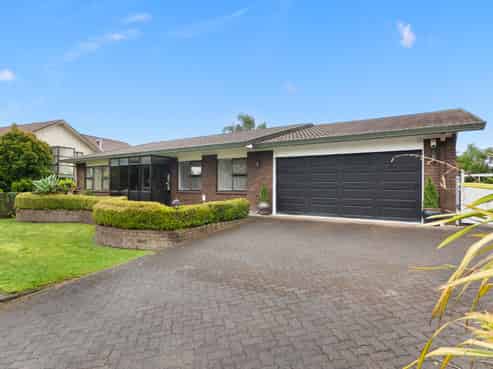 11 Tiffiney Place, Chartwell