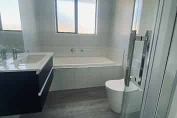 12 Hanworth Road, Richmond