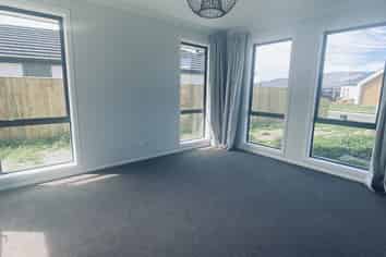 12 Hanworth Road, Richmond