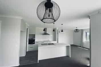 12 Hanworth Road, Richmond