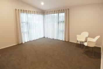 62 Colonial Drive, Millwater