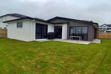 62 Colonial Drive, Millwater