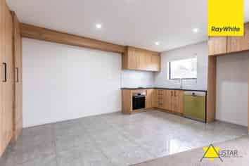 48E Waddell Avenue, Point England