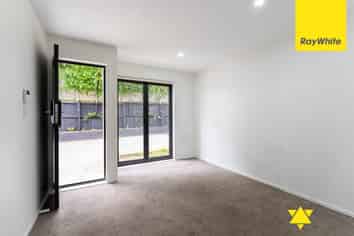 48E Waddell Avenue, Point England