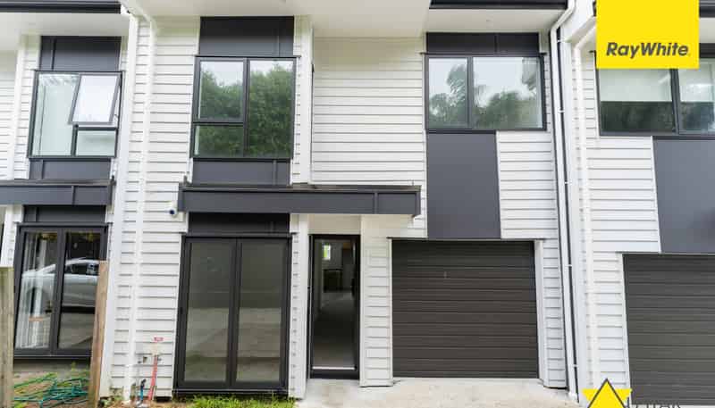 48E Waddell Avenue, Point England