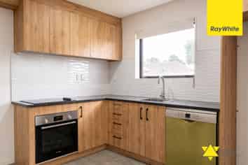 48E Waddell Avenue, Point England