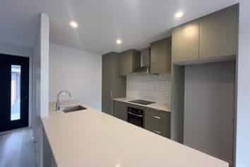 20/7 Johnston Grove, Taita