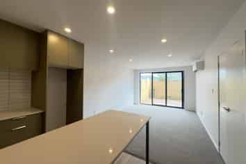 20/7 Johnston Grove, Taita