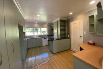 126 Waratah Street, Matua