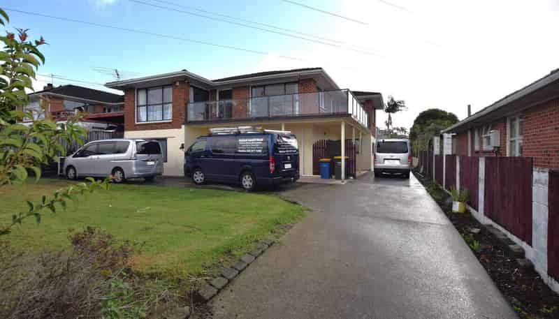 52 Tiroroa Avenue, Te Atatu South