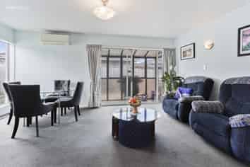 2/14 Lane Street, Woolston