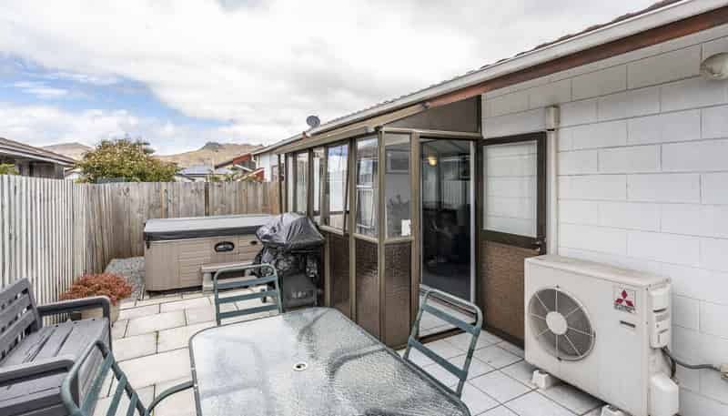 2/14 Lane Street, Woolston