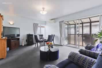 2/14 Lane Street, Woolston