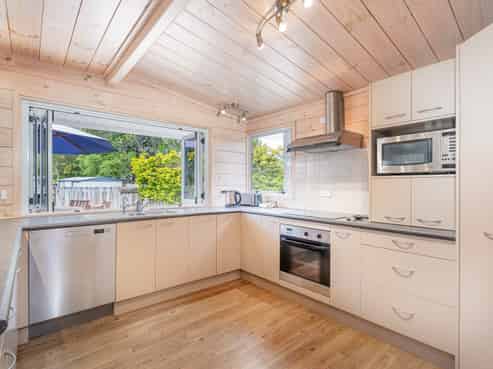 32 The Crows Nest, Cooks Beach