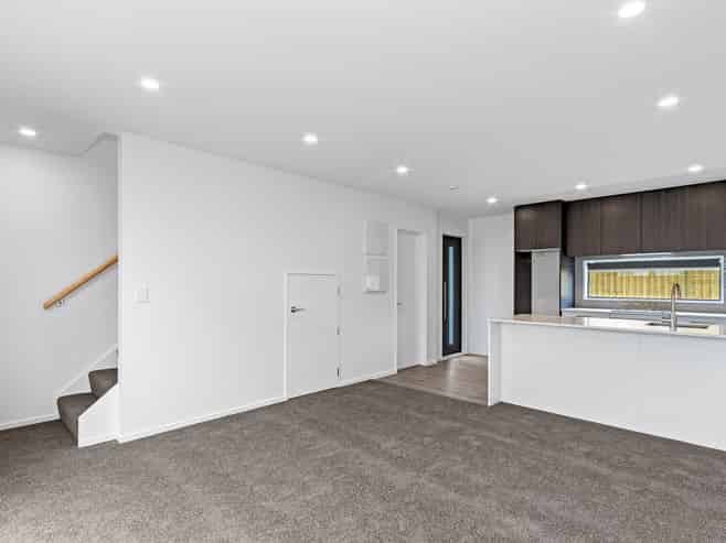 2/17 Frederick Street, Waltham