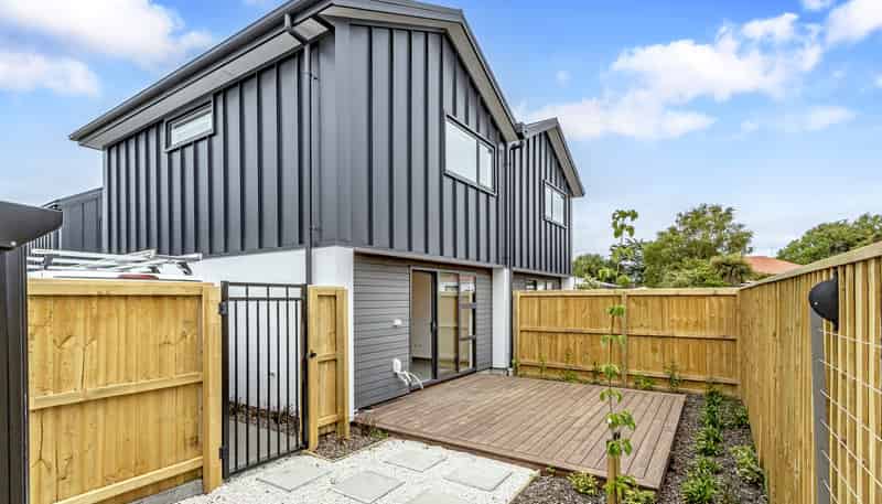 2/17 Frederick Street, Waltham