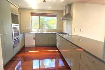 13 English Oak Drive, Albany