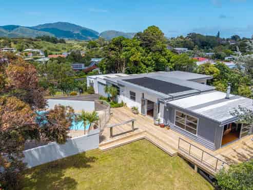 50 Tiromoana Road, Raumati South