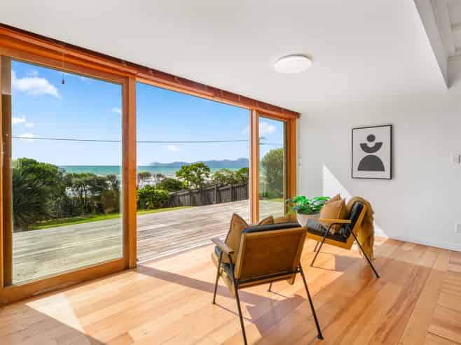 106 The Parade, Paekakariki