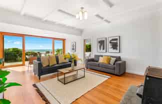 106 The Parade, Paekakariki