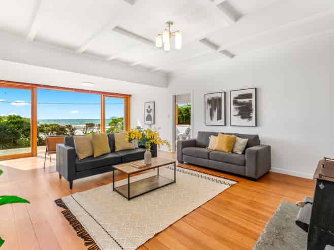 106 The Parade, Paekakariki