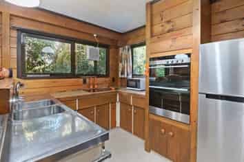 39 Greenaway Rd, Waikanae