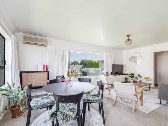 8 Conrad Place, Leamington