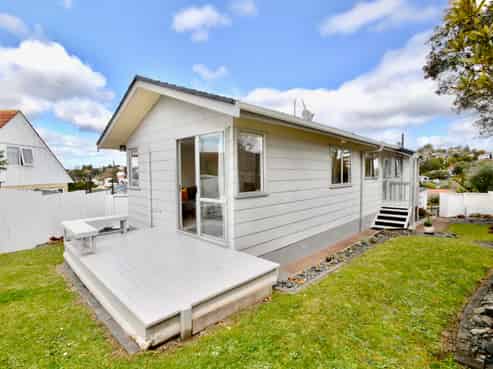 1/17 Athena Drive, Totara Vale