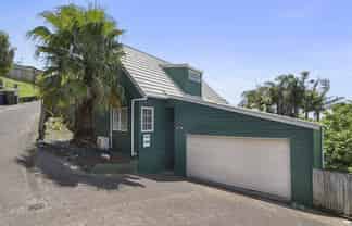 1B Highgrove Lane, Totara Vale