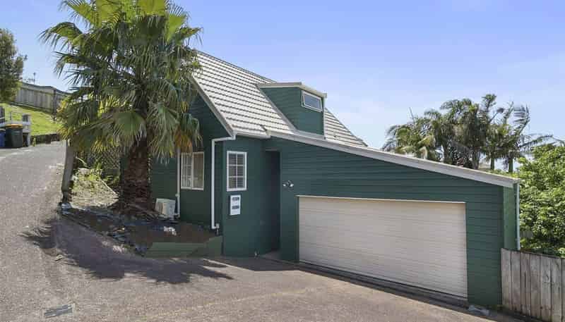 1B Highgrove Lane, Totara Vale